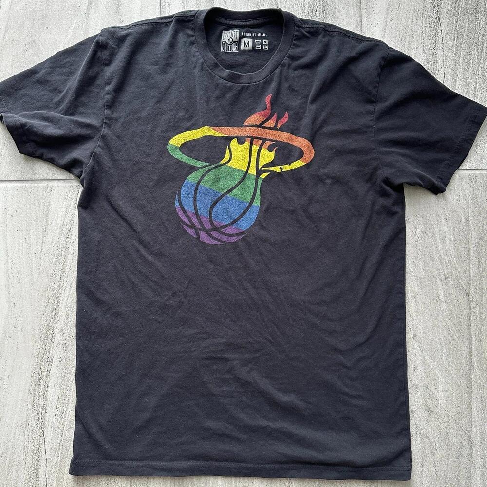 Court Culture Miami Heat T Shirt Pride Rainbow Logo Size M